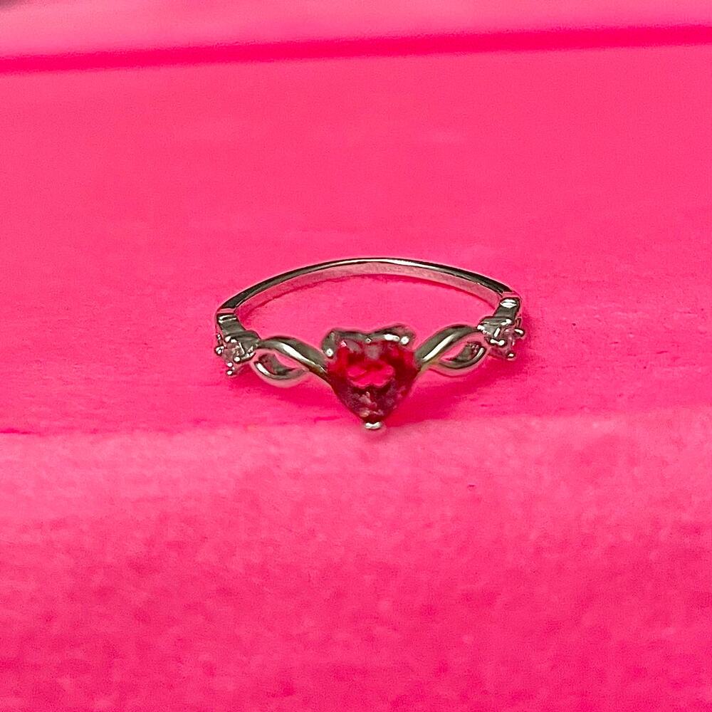 Women's Vintage Silver Ring Unknown Heart Gemstone Size 5.5